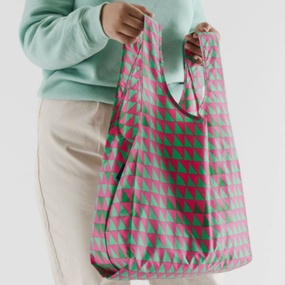 NWOT BAGGU Standard Half Square